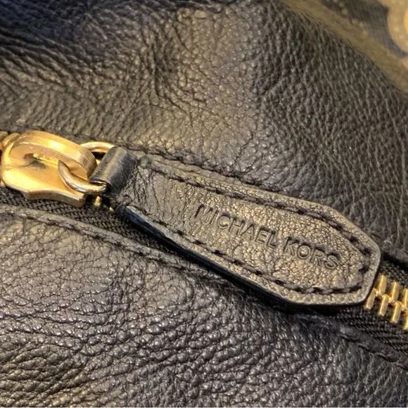 MICHAEL KORS Hudson Downtown Purse Tote Hobo Shoulder Bag Black with Gold - Picture 9 of 16